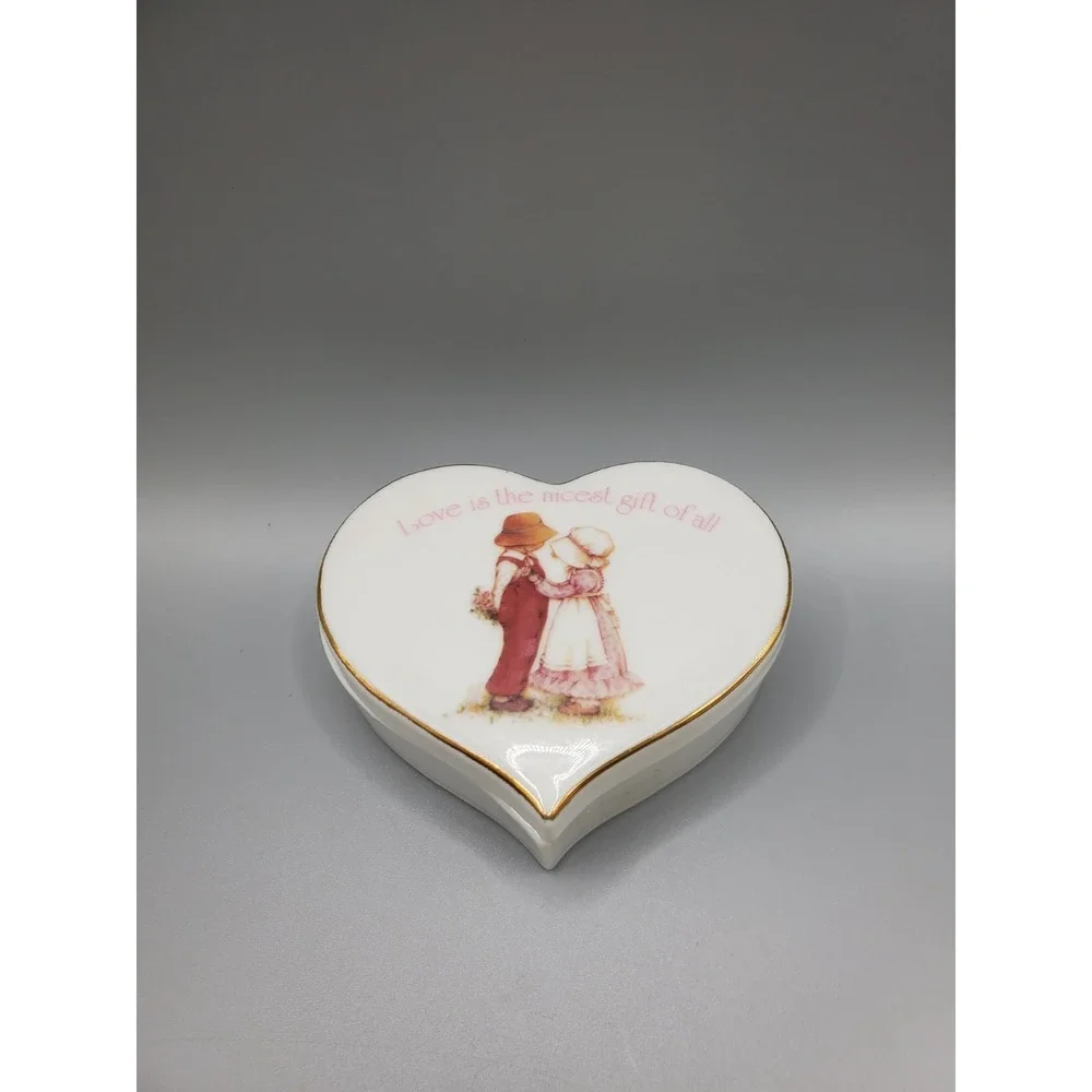 Vtg Holly Hobbie Heart Shaped Porcelain Trinket Box Love Is The Nicest Gift